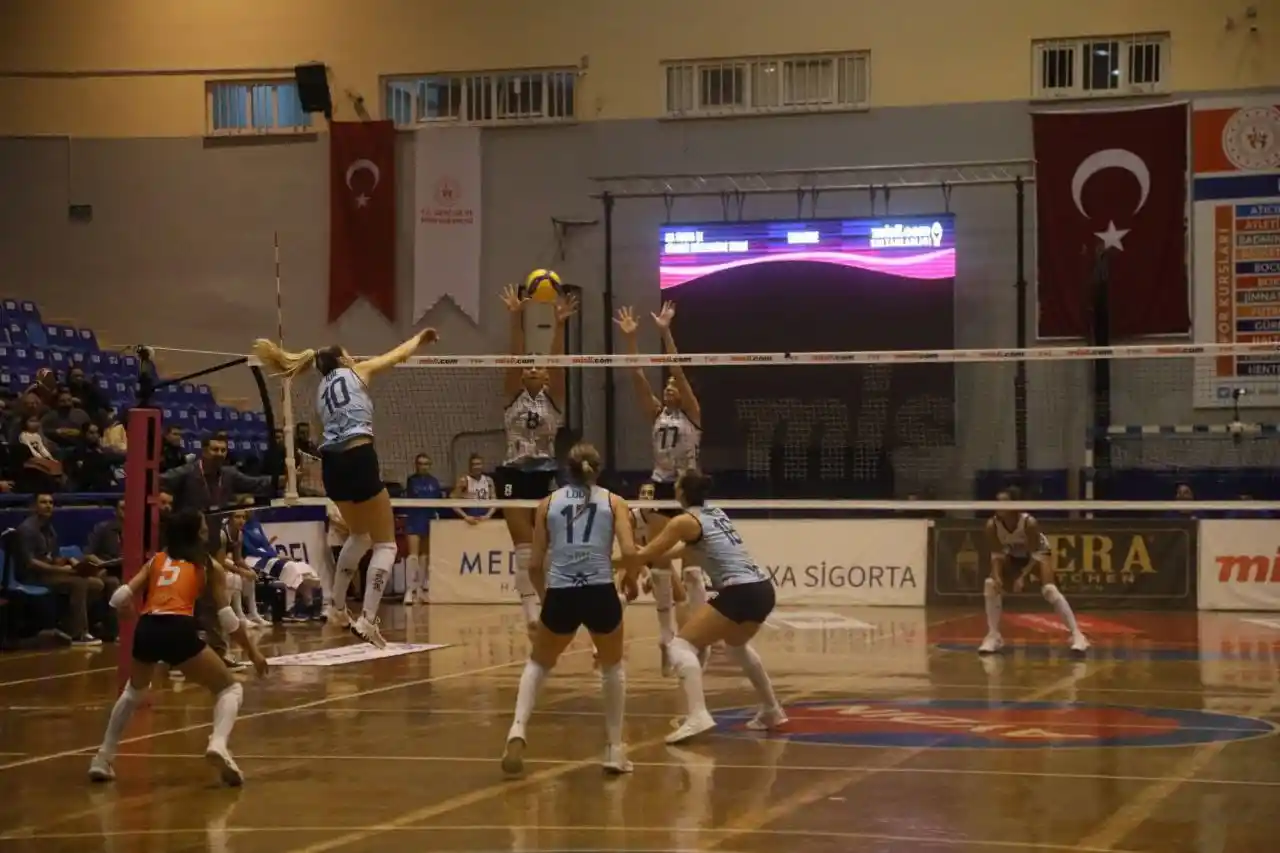 Sultanlar Ligi: Aydın Büyükşehir Belediyespor: 2 - Sarıyer Belediyespor: 3