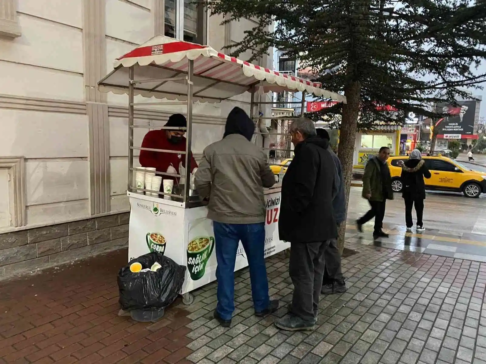 Sungurlu Belediyesi’nden ’Bardakta çorba’ ikramı
