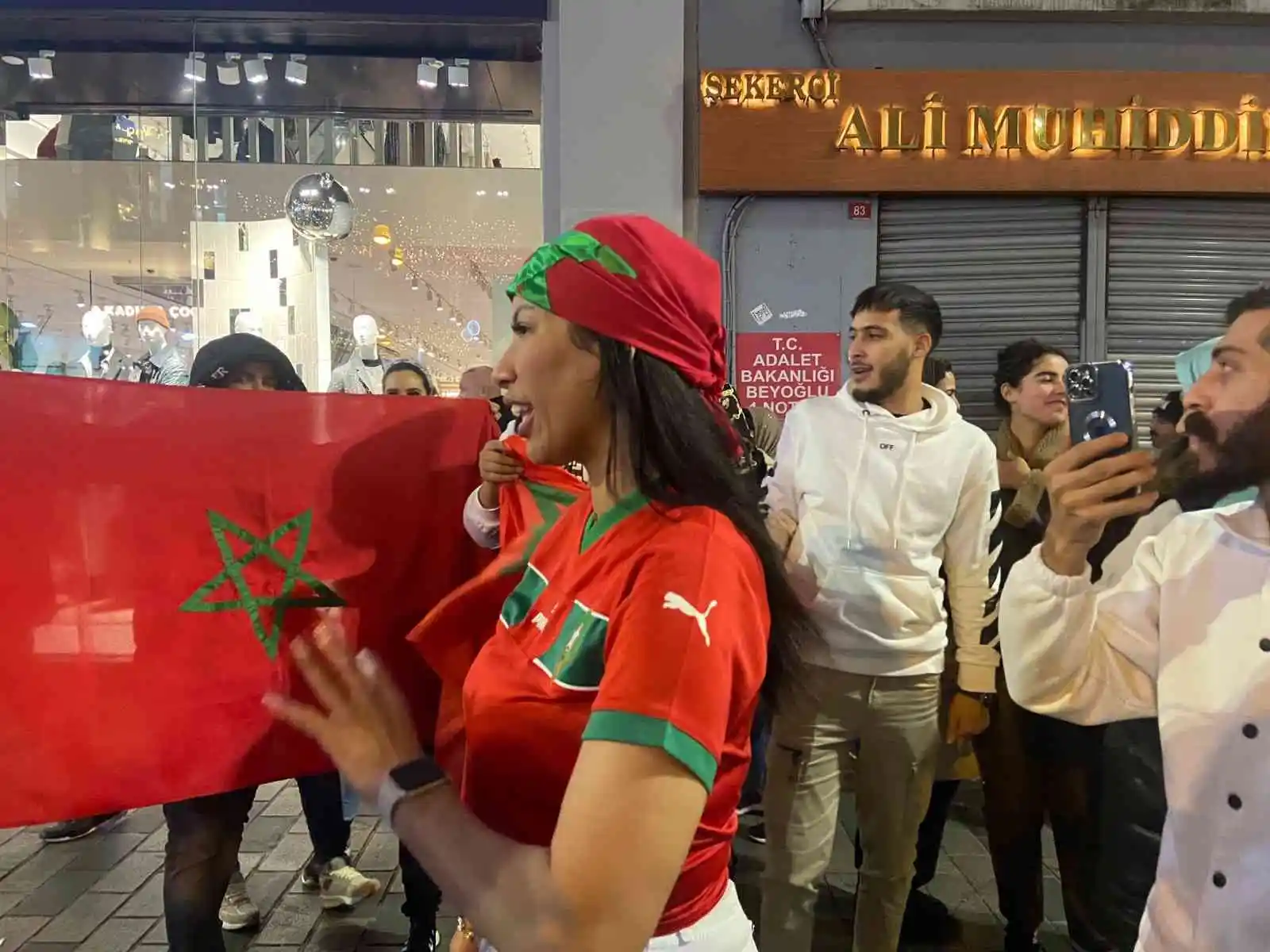 Taksim'de Fas'ın galibiyeti coşkuyla kutlandı
