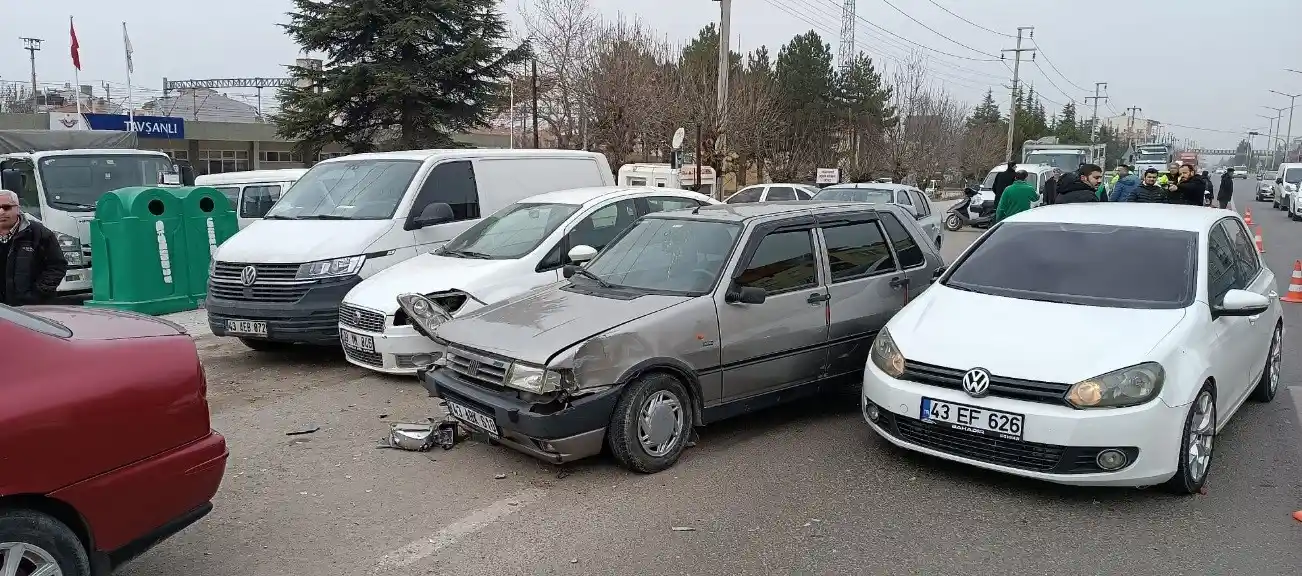 Tavşanlı'da zincirleme trafik kazası: 1 yaralı
