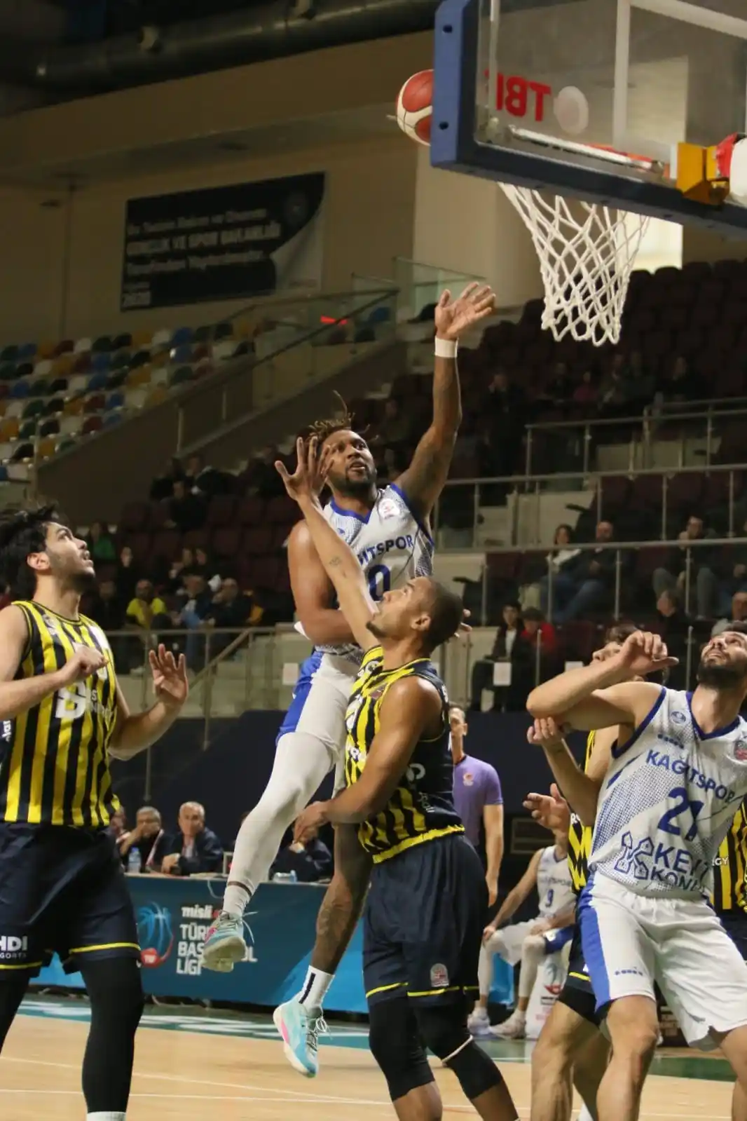 TBL: Kocaeli Büyükşehir Belediyesi Kağıtspor: 73 - Fenerbahçe Koleji: 64
