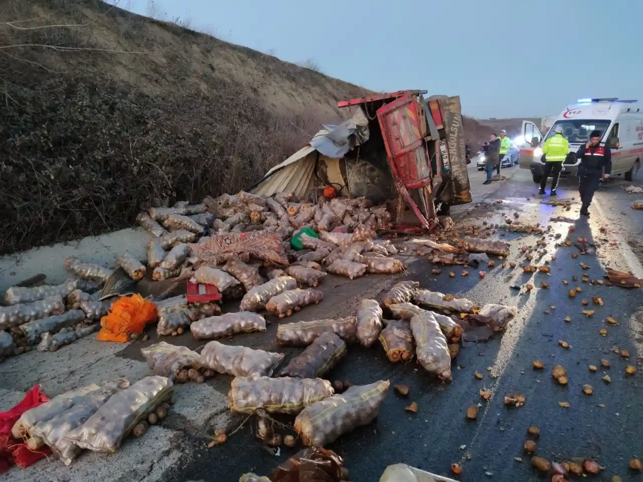 Tekirdağ’da kamyon ile otobüs çarpıştı: 1 ölü, 2 yaralı