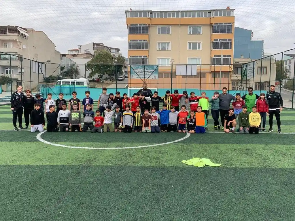 Tekirdağ’da yüzlerce öğrenci kış spor okulunda eğitim alıyor