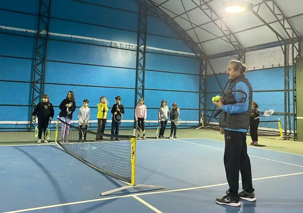 Tekirdağ’da yüzlerce öğrenci kış spor okulunda eğitim alıyor