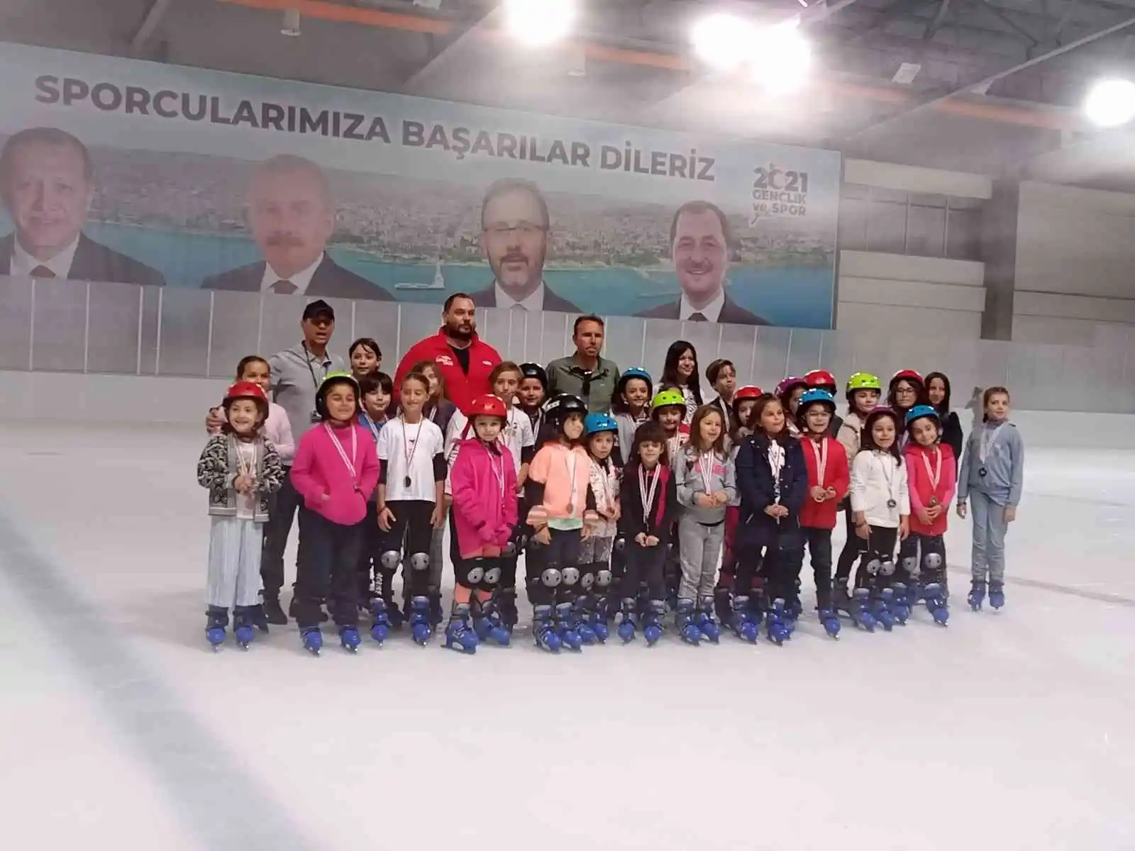 Tekirdağ’da yüzlerce öğrenci kış spor okulunda eğitim alıyor