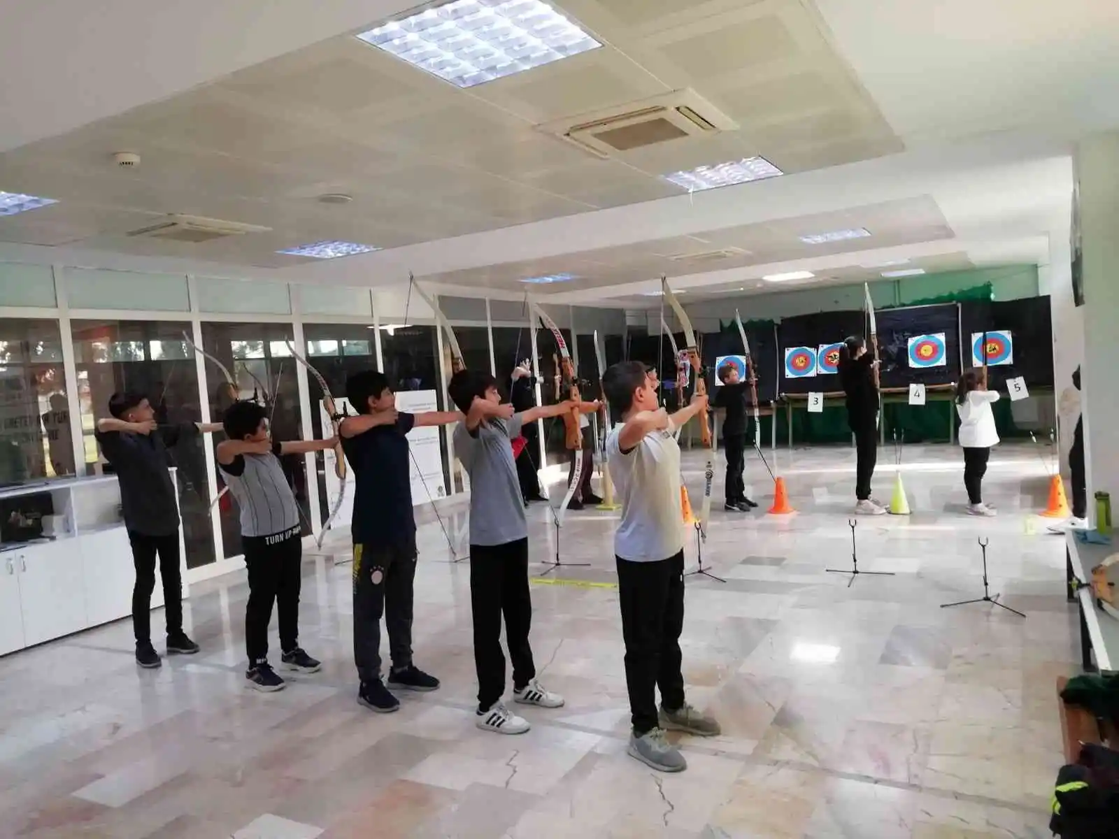 Tekirdağ’da yüzlerce öğrenci kış spor okulunda eğitim alıyor