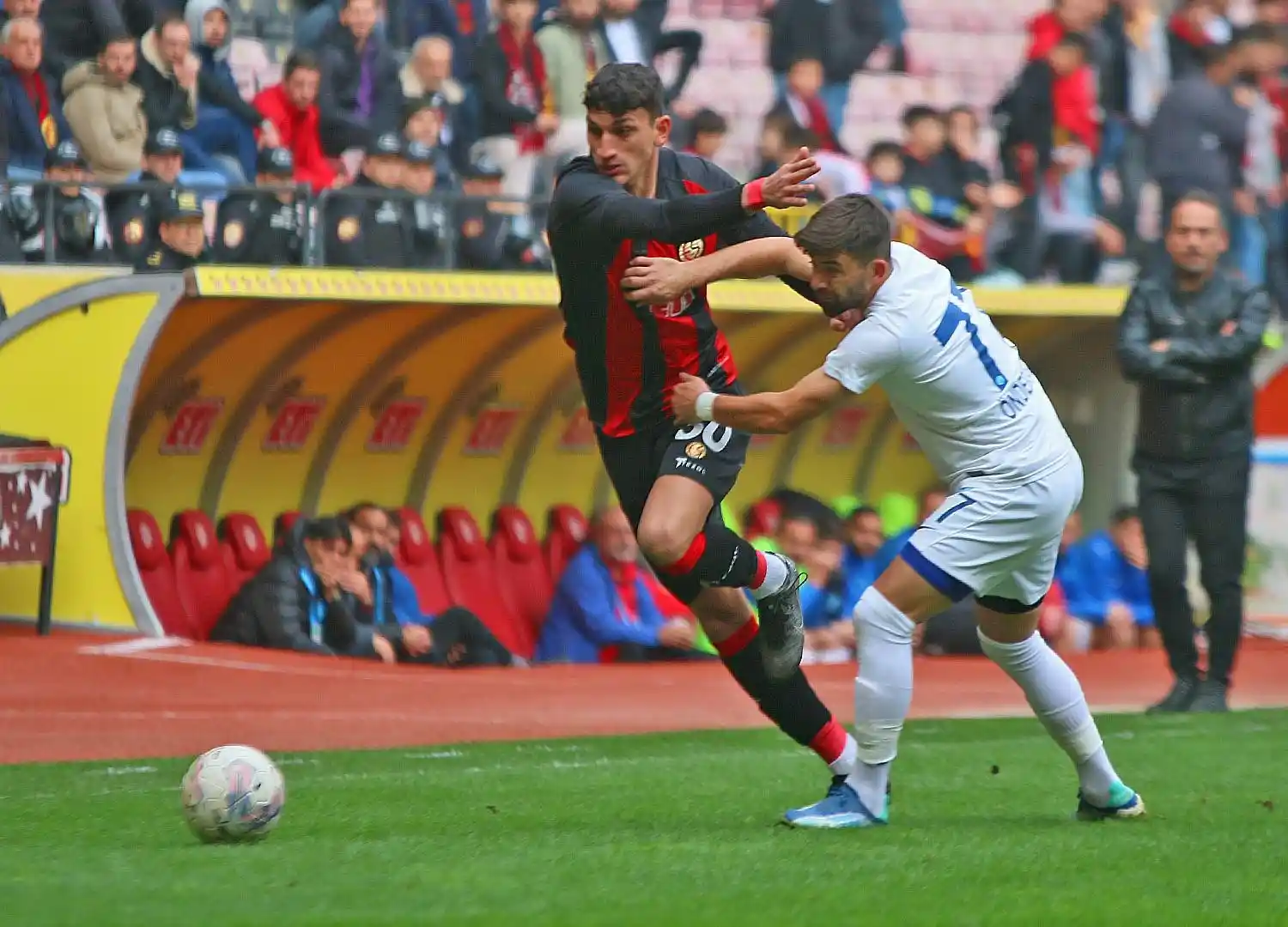 TFF 3. Lig: Eskişehirspor: 3 - Belediye Kütahyaspor: 4
