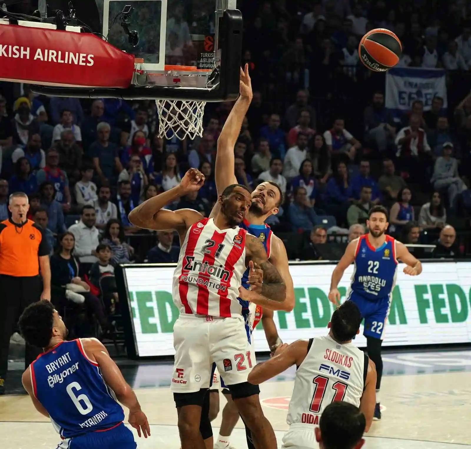 THY Euroleague: A. Efes: 82 - Olympiakos: 71
