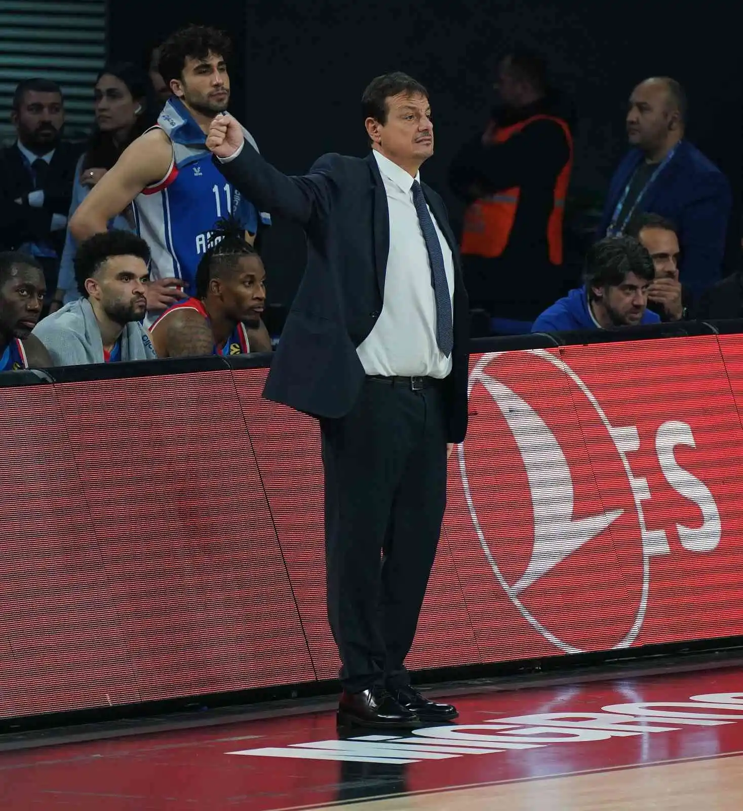 THY Euroleague: A. Efes: 82 - Olympiakos: 71