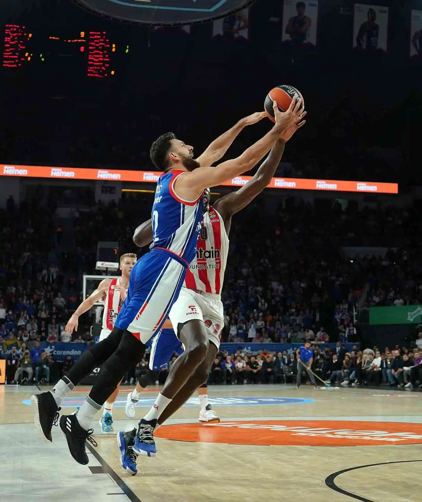 THY Euroleague: A. Efes: 82 - Olympiakos: 71