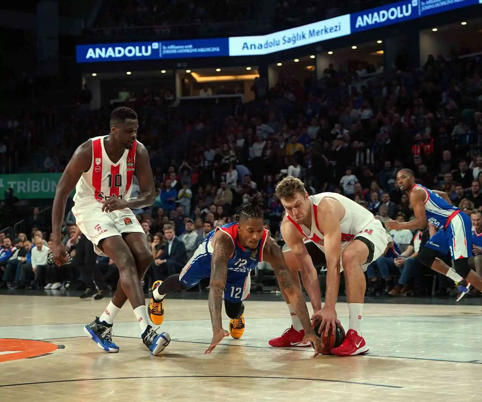 THY Euroleague: A. Efes: 82 - Olympiakos: 71