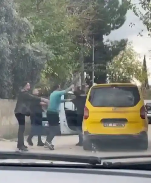Ticari taksi şoförü tartıştığı şahıs tarafından yumruklandı
