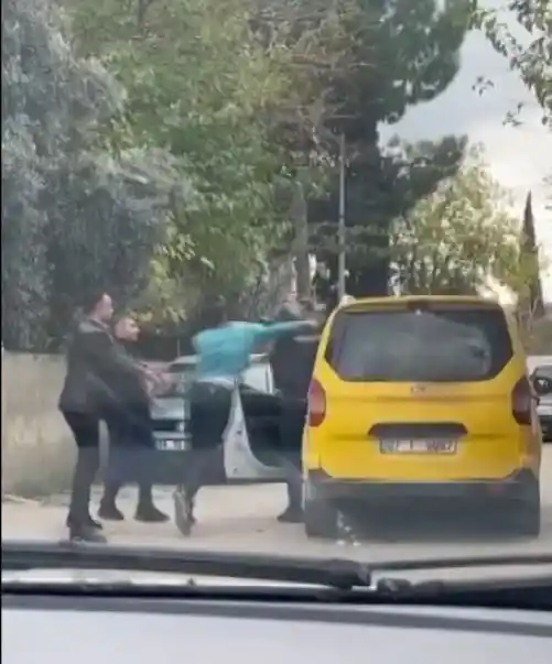 Ticari taksi şoförü tartıştığı şahıs tarafından yumruklandı
