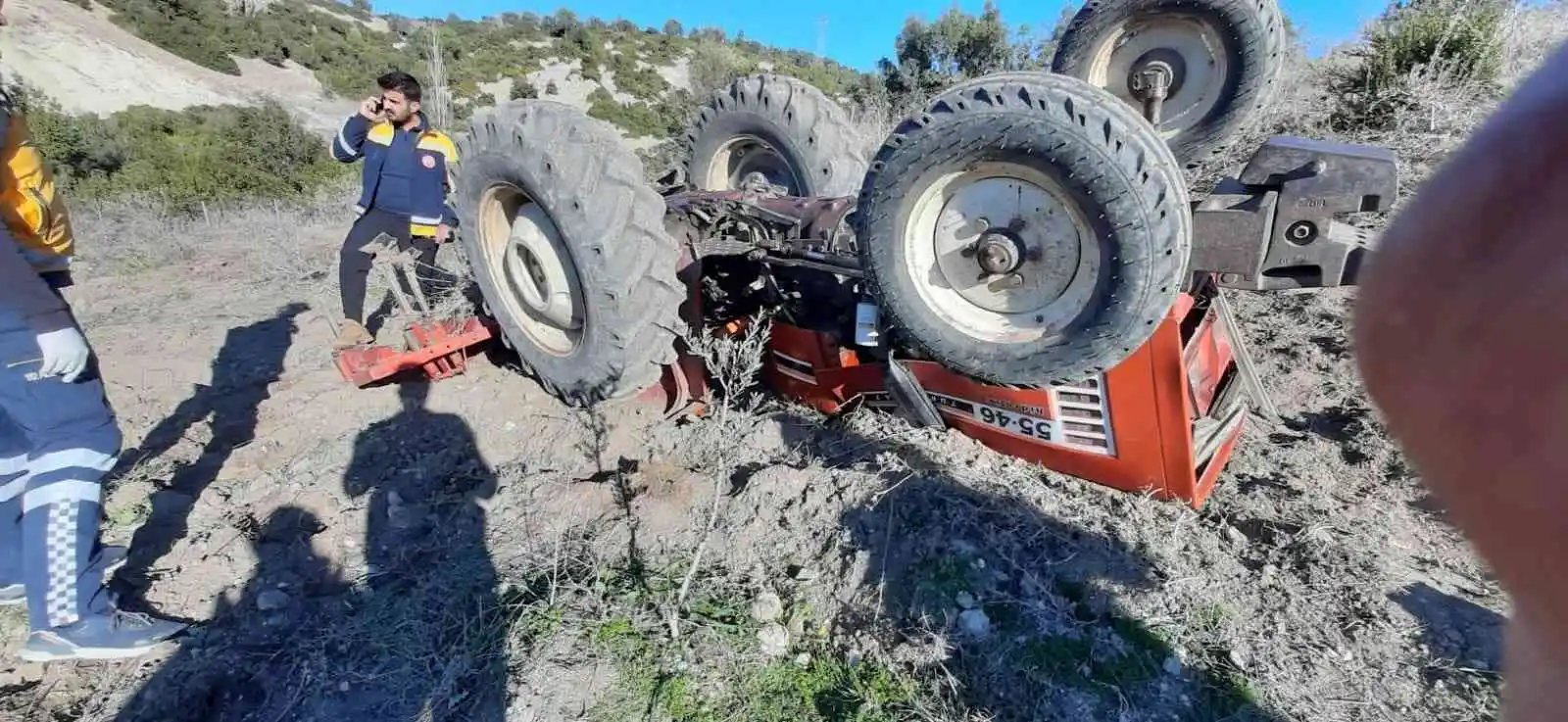 Traktörün altına kalan sürücü hayatını kaybetti
