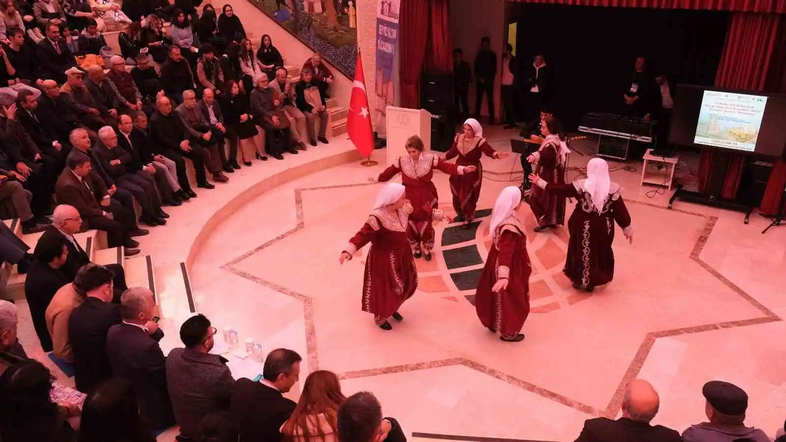 Türkistan'dan Balkanlara, Ahmet Yesevi'den Sücaaddin Veli'ye Erenlerin izinden konferansı yoğun ilgi
