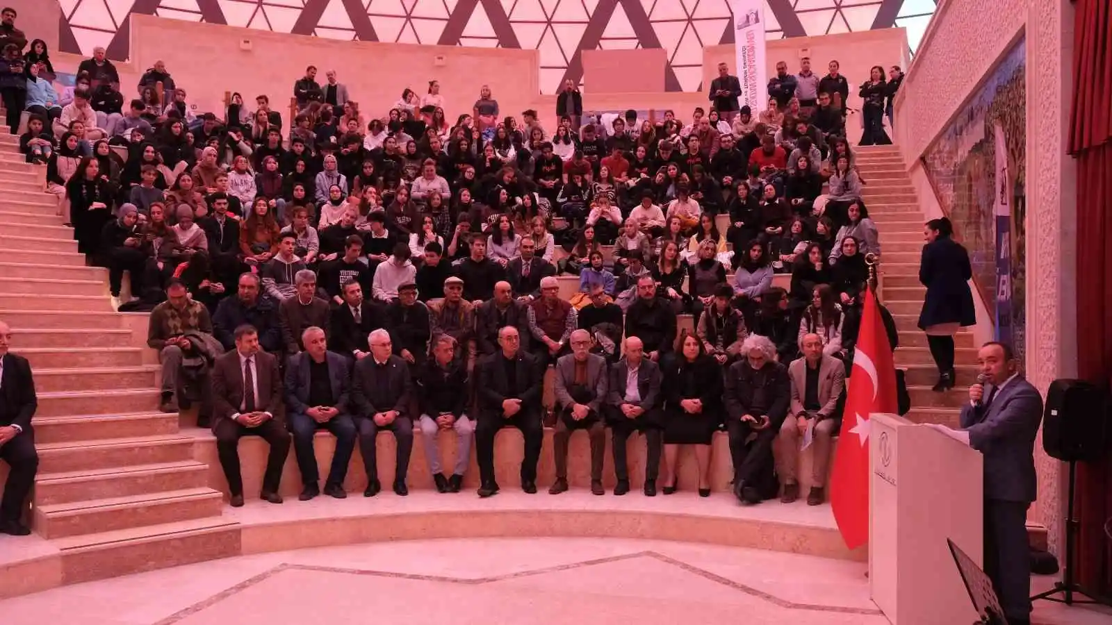 Türkistan’dan Balkanlara, Ahmet Yesevi’den Sücaaddin Veli’ye Erenlerin izinden konferansı yoğun ilgi

