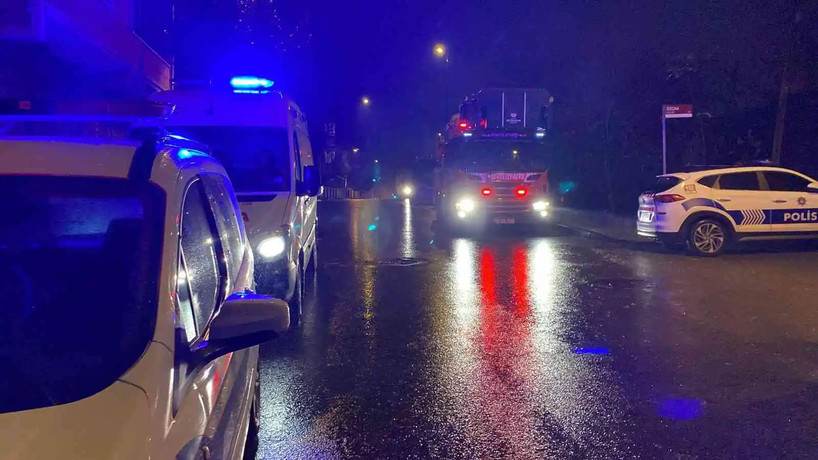 Ümraniye’de gece kondu alevlere teslim oldu