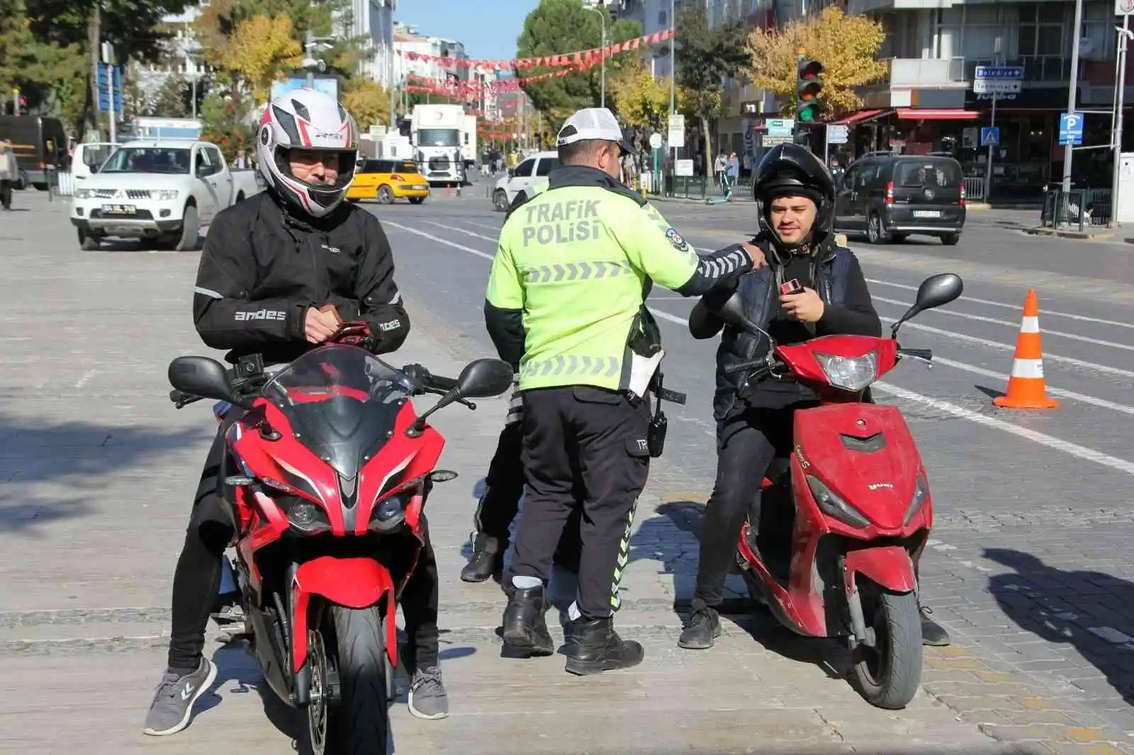 Uşak'ta 945 sürücüye para cezası kesildi