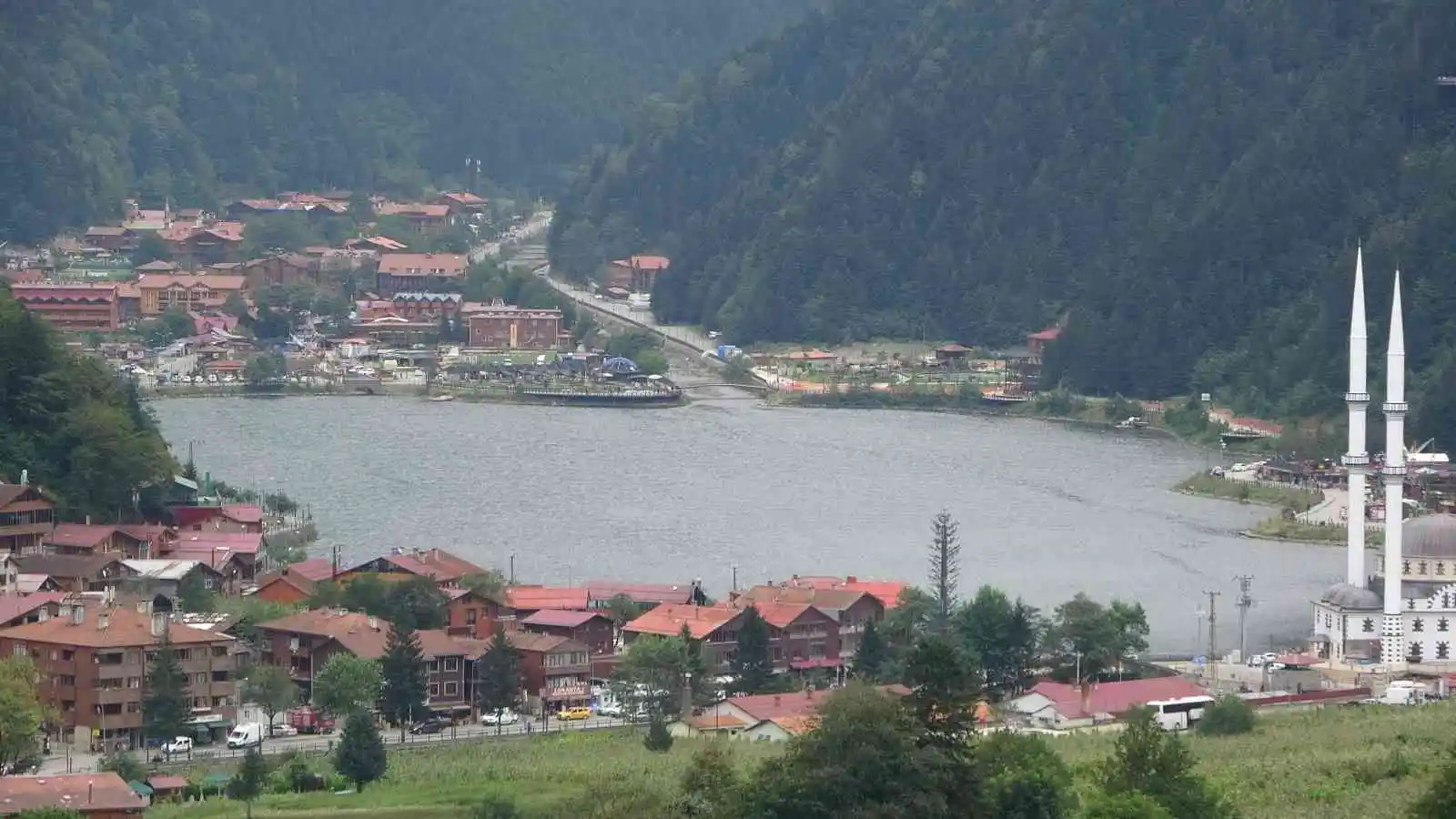 Uzungöl’ü mısır tarlasından bir turizm merkezine dönüştüren turizmci Dursun Ali İnan’a vefa
