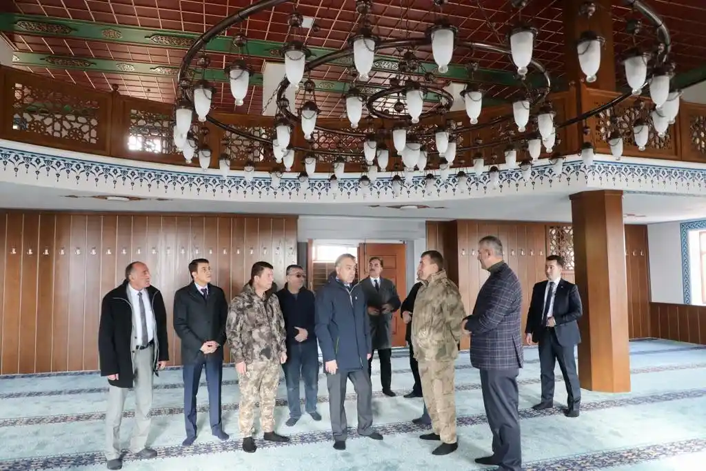 Vali Çağatay, Şehit Öztürk’ün vasiyeti olan cami ve külliye inşaatında incelemelerde bulundu