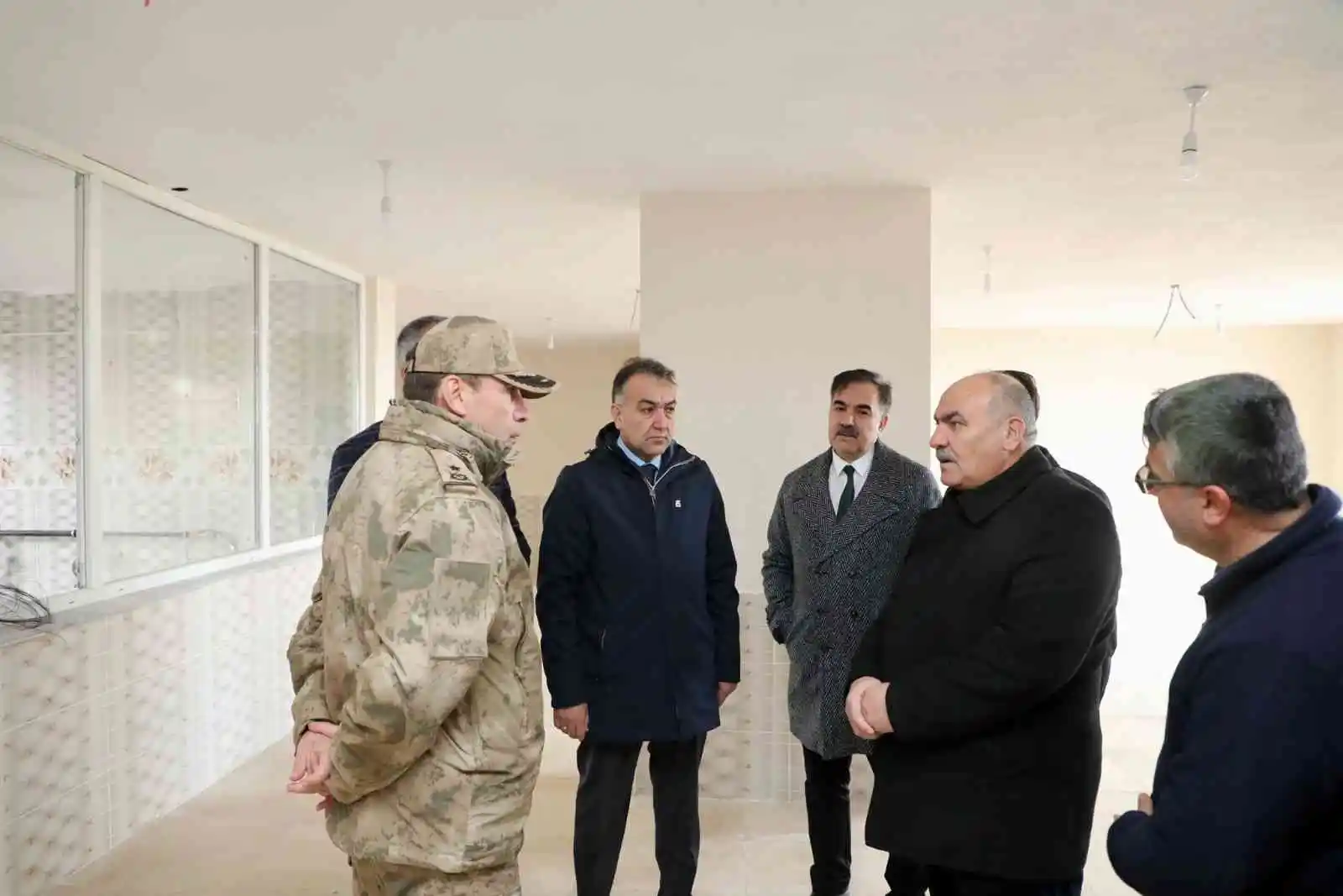 Vali Çağatay, Şehit Öztürk’ün vasiyeti olan cami ve külliye inşaatında incelemelerde bulundu