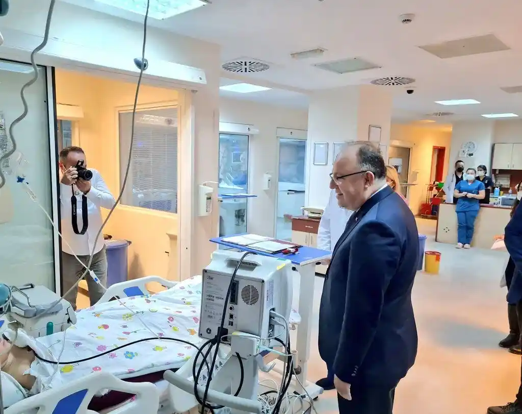 Vali Tutulmaz tedavi altındaki öğrencileri ziyaret etti