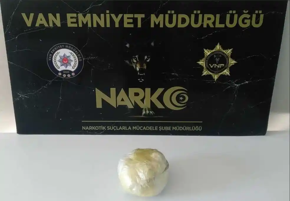 Van'da 1 kilo 25 gram metamfetamin ele geçirildi
