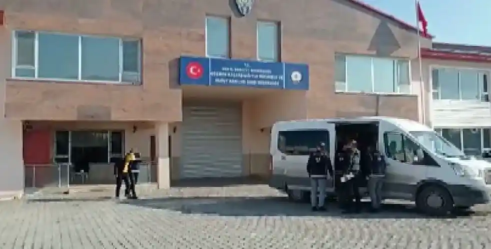Van'da göçmen kaçakçılığı yapan 13 organizatör tutuklandı