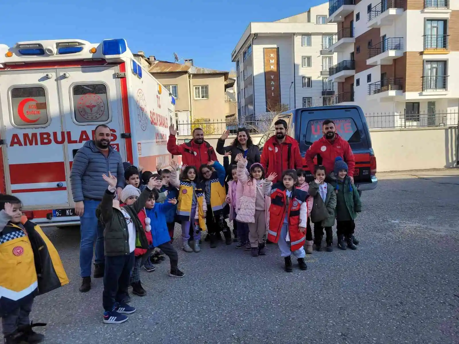 Vanlı çocuklara "Yaşama Yol Ver" projesi anlatıldı
