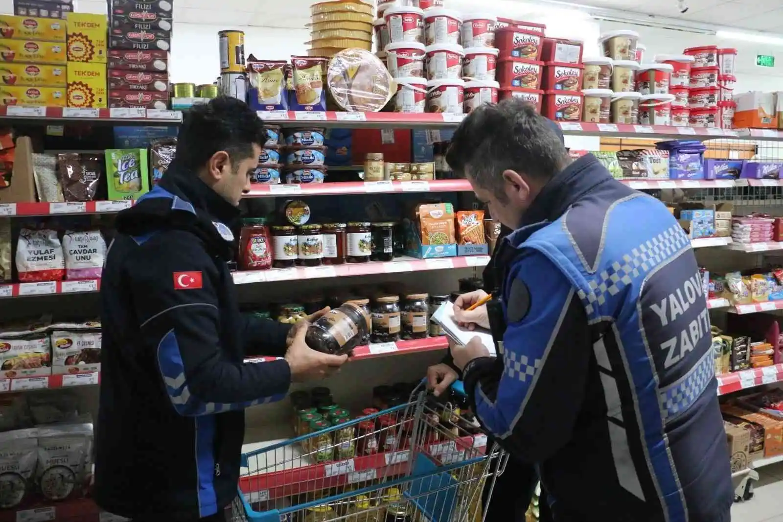 Yalova Belediyesi’nden zincir marketlere sıkı denetim