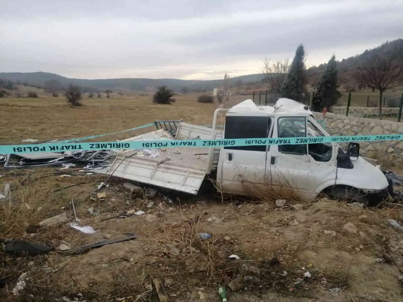 Yoldan çıkan kamyonet kaza yaptı: 1 ölü, 1 yaralı
