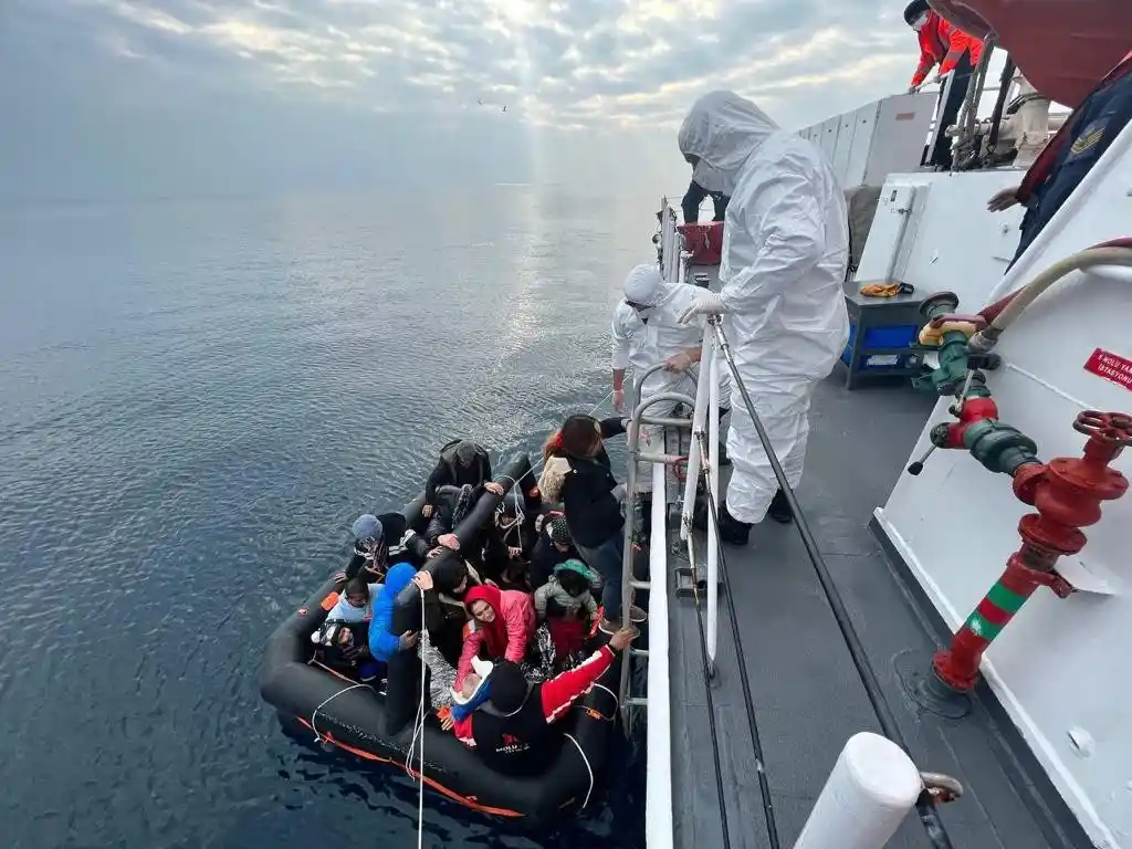 Yunanistan’ın ölüme ittiği 182 düzensiz göçmen kurtarıldı
