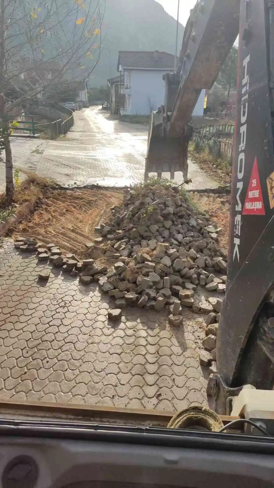 Yürüyüş yolu yenileniyor