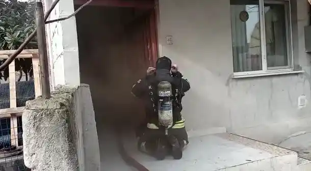 3 katlı binada çıkan yangın paniğe sebep oldu
