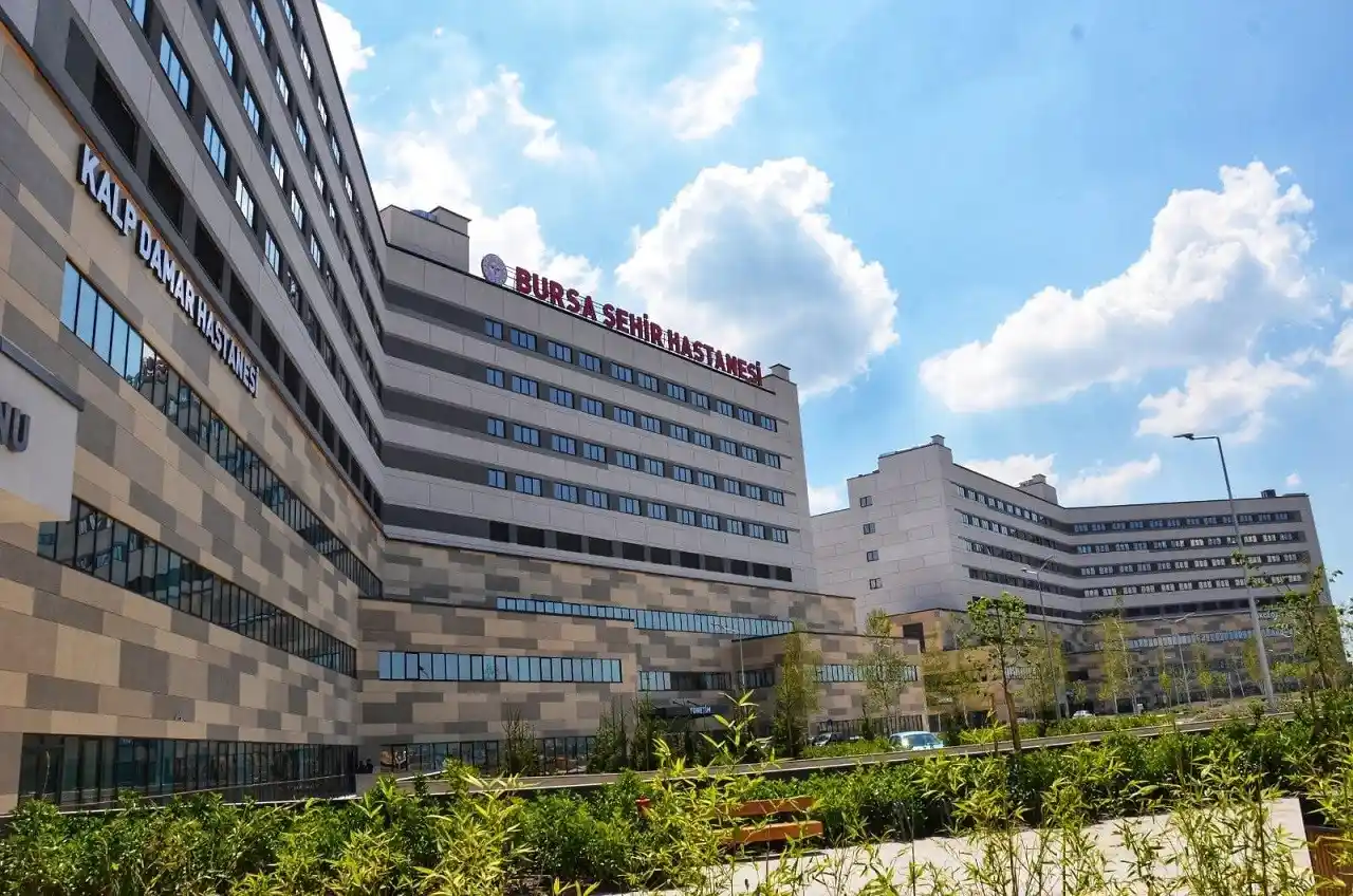 5 yıllık görme kaybı Bursa Şehir Hastanesi'nde son buldu
