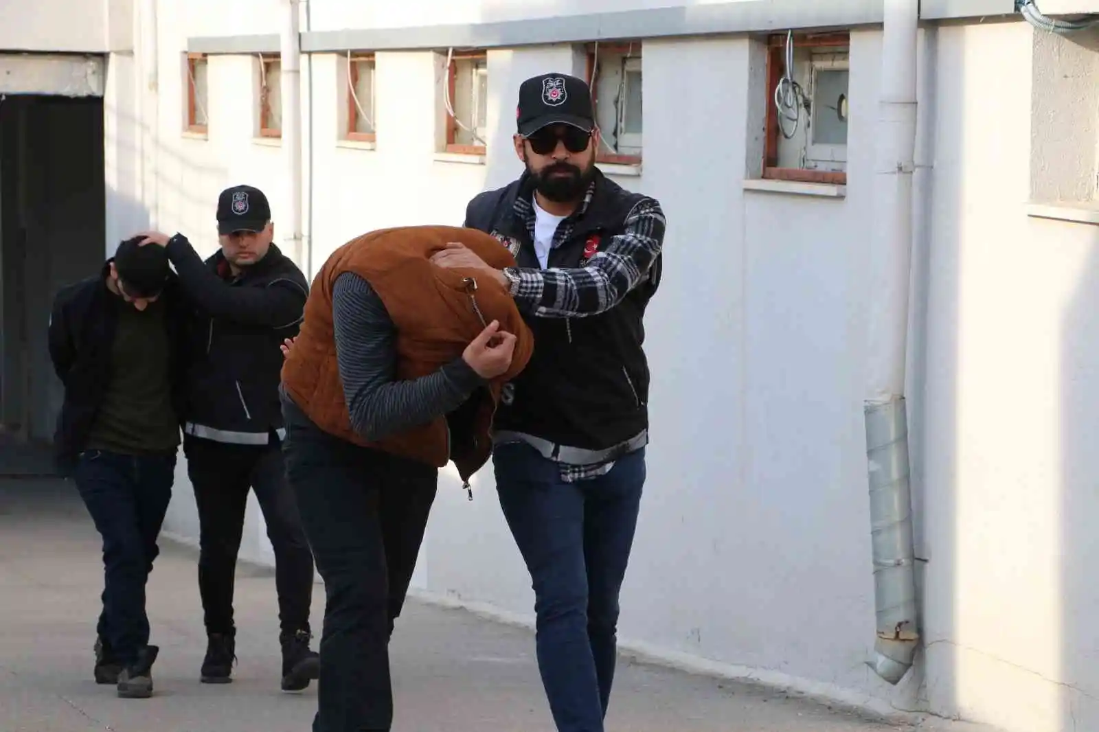 Adana'da iki torbacı tutuklandı

