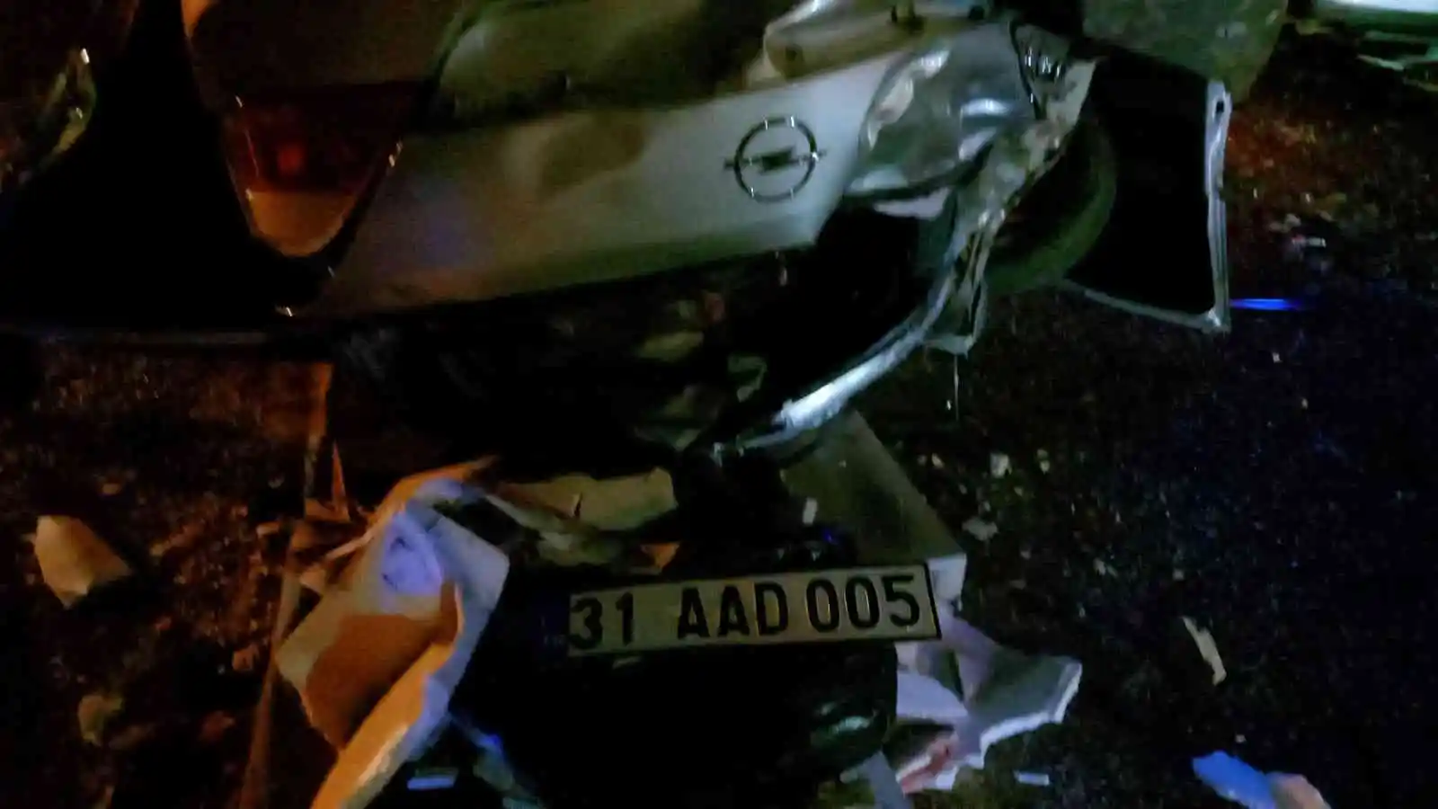 Adana’da yolcu minibüsü ile otomobil çarpıştı: 13 yaralı
