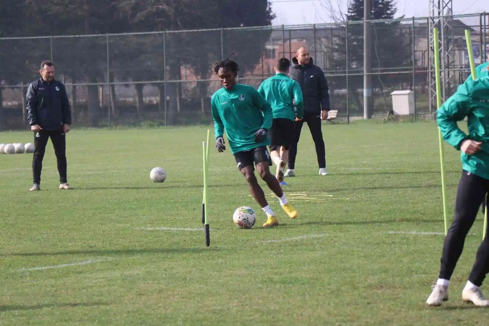 Afrikalı oyuncu George P. Lewis, Sakaryaspor ile deneme antrenmanlarına çıkıyor
