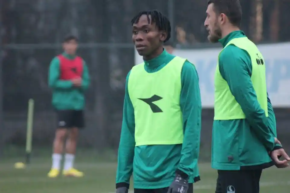 Afrikalı oyuncu George P. Lewis, Sakaryaspor ile deneme antrenmanlarına çıkıyor
