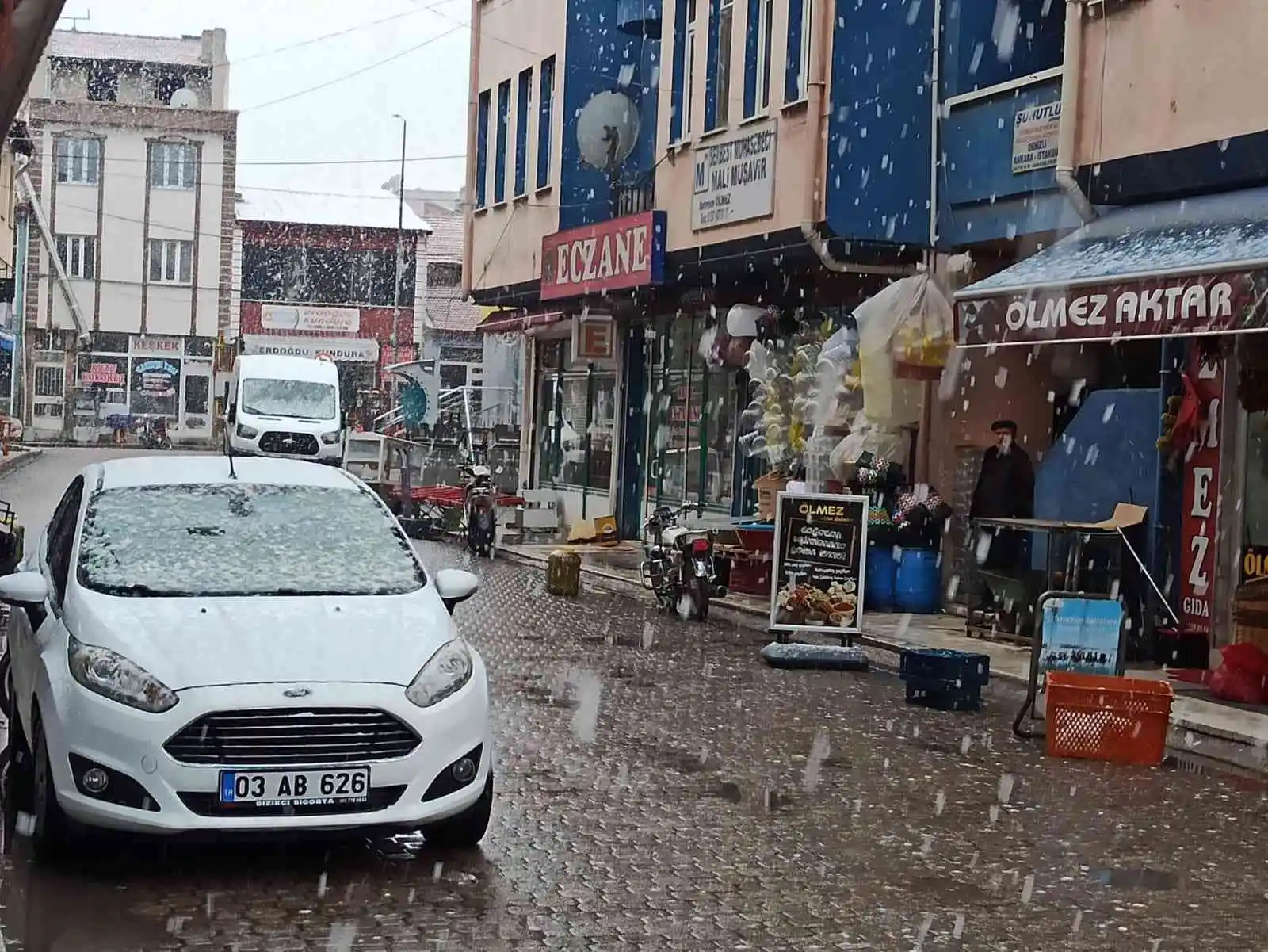 Afyonkarahisar’ın o ilçesinde kar yağışı etkili oldu
