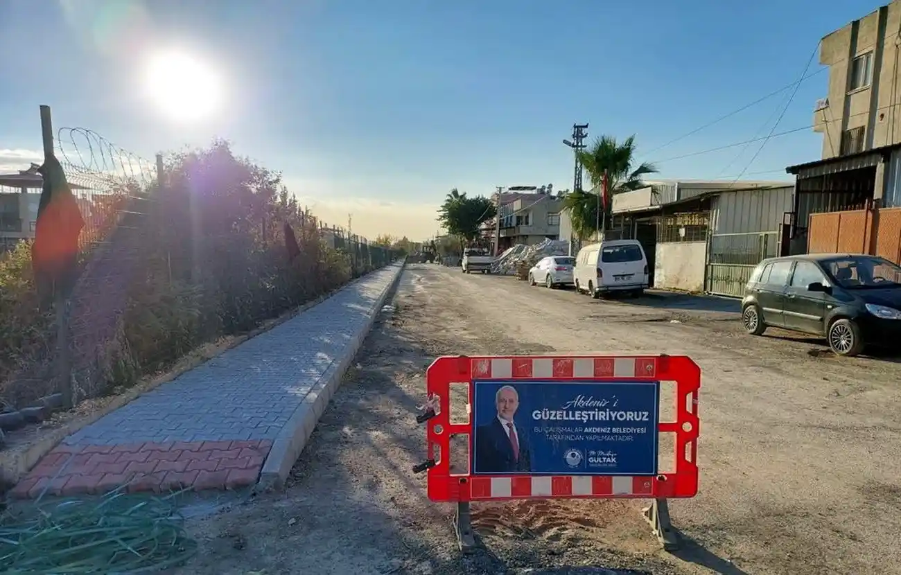 Akdeniz'de asfalt çalışmaları sürüyor
