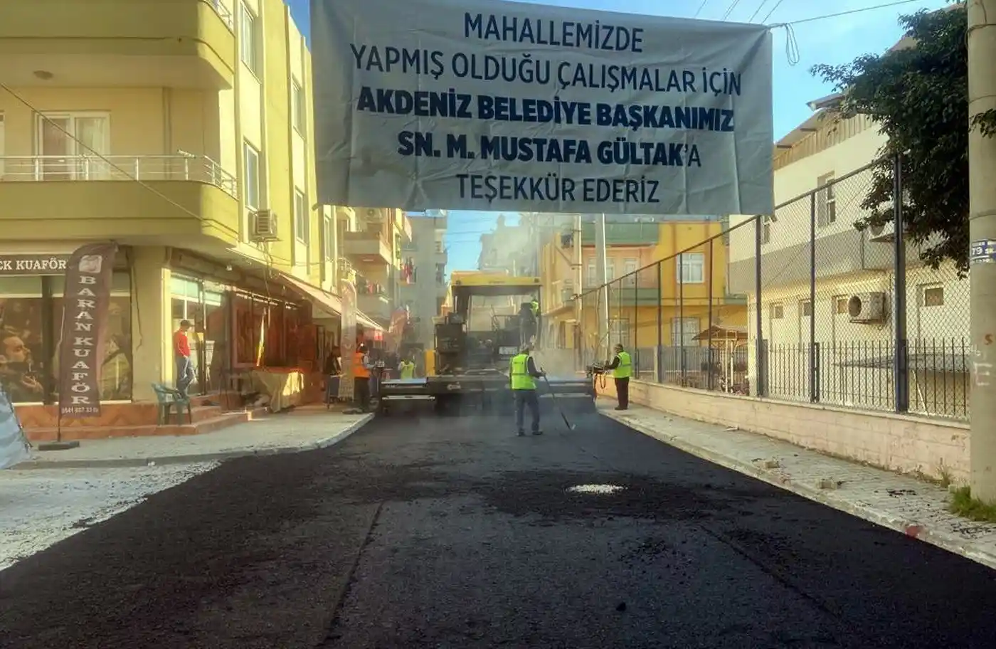 Akdeniz’de asfalt çalışmaları sürüyor