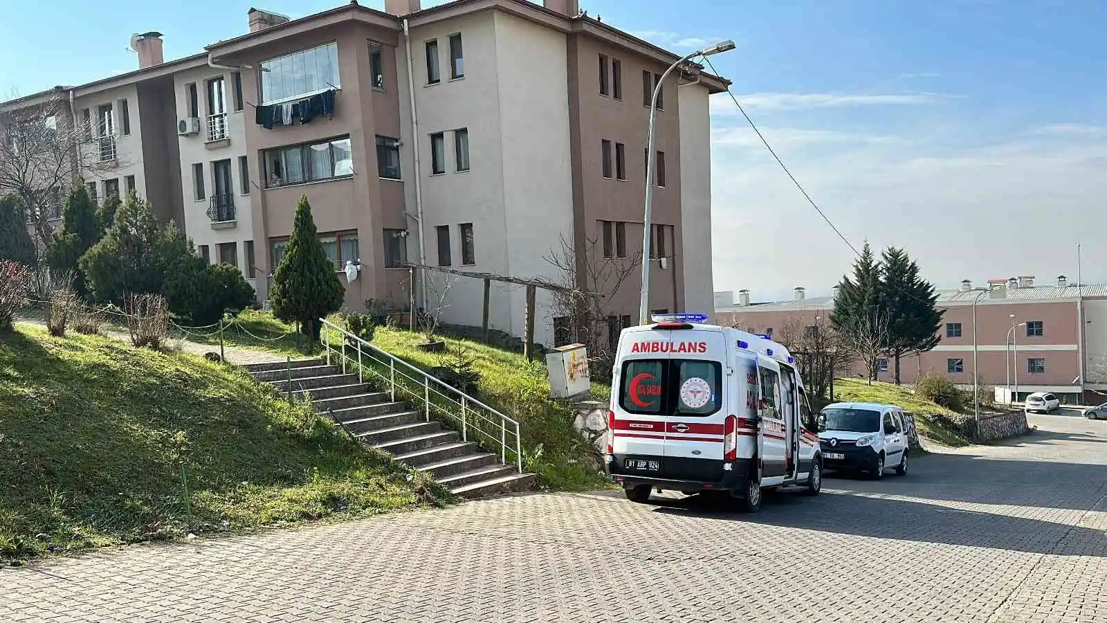 Alacak verecek kavgasında silahlar konuştu: 2 yaralı
