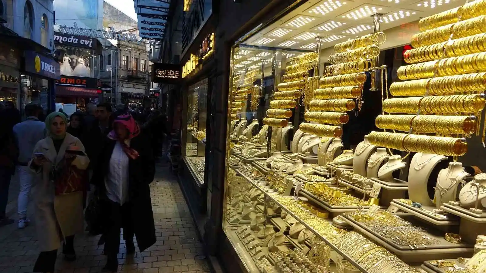 Altın fiyatları yeni yılda yükselişe geçti, yatırımcısının yüzünü güldürdü