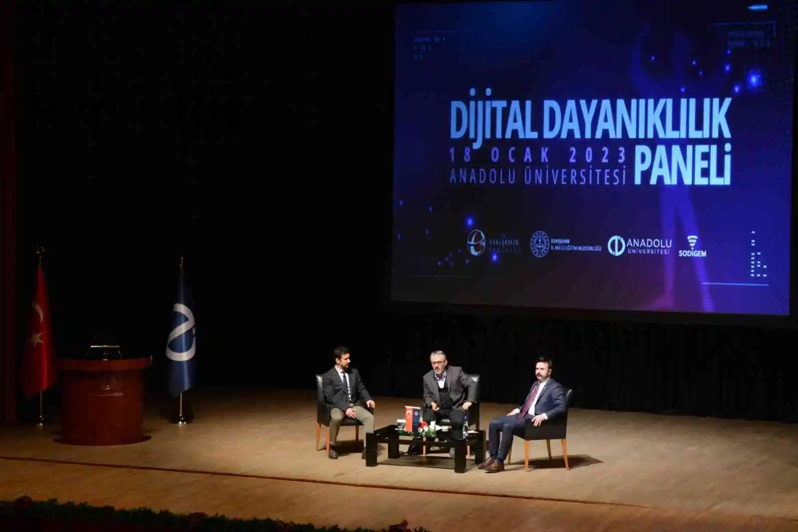 Anadolu Üniversitesinde "Dijital Dayanıklılık Paneli" gerçekleştirildi
