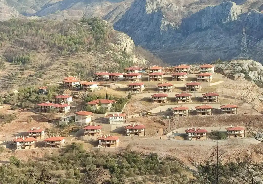 Antalya’da orman yangını sonrası devlet tarafından yeni bir köy inşa edildi
