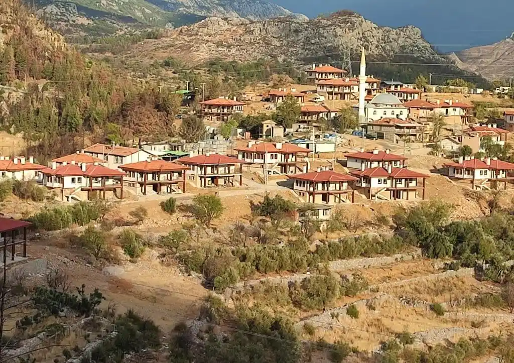 Antalya’da orman yangını sonrası devlet tarafından yeni bir köy inşa edildi
