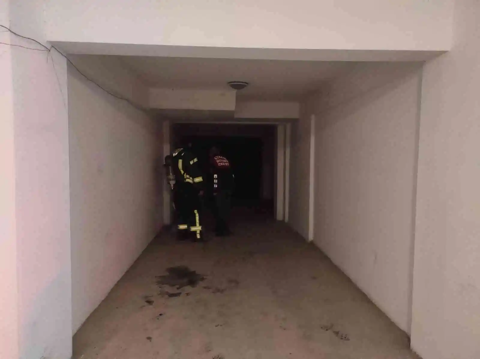 Apartmanın bodrum katında çıkan yangın korkuttu
