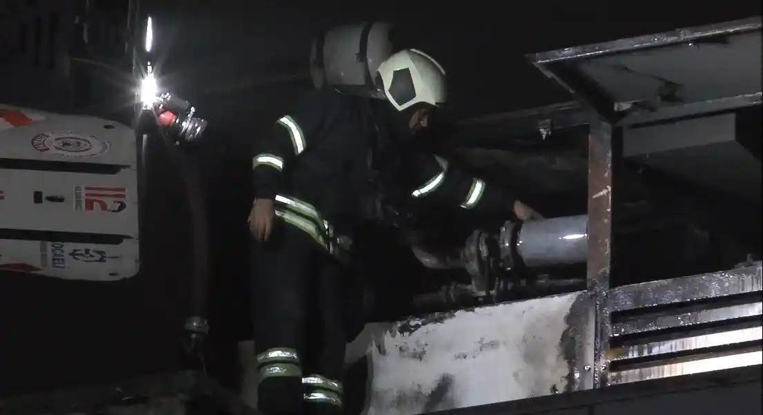 Arıtma tankeri fabrikasında korkutan yangın
