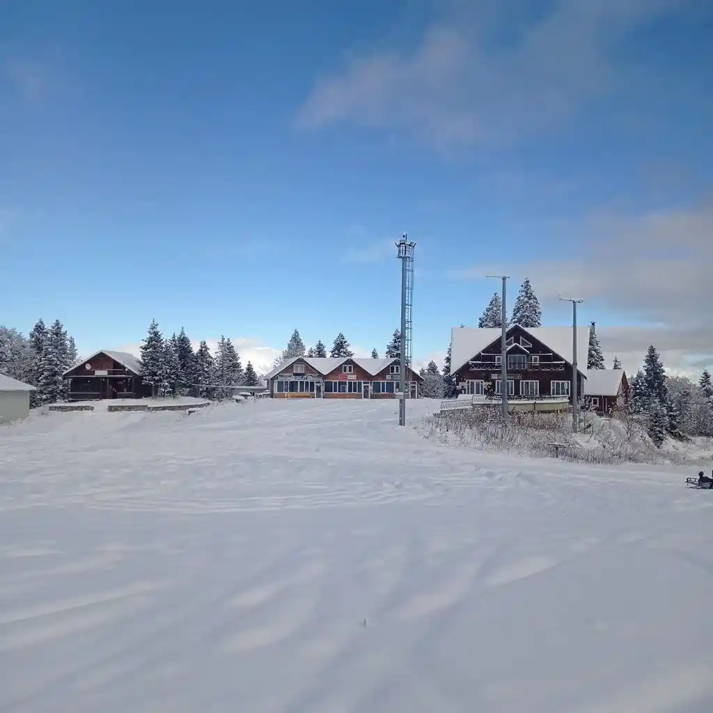 Artvin’de kar yağışı nedeniyle 78 köy yolu ulaşıma kapandı
